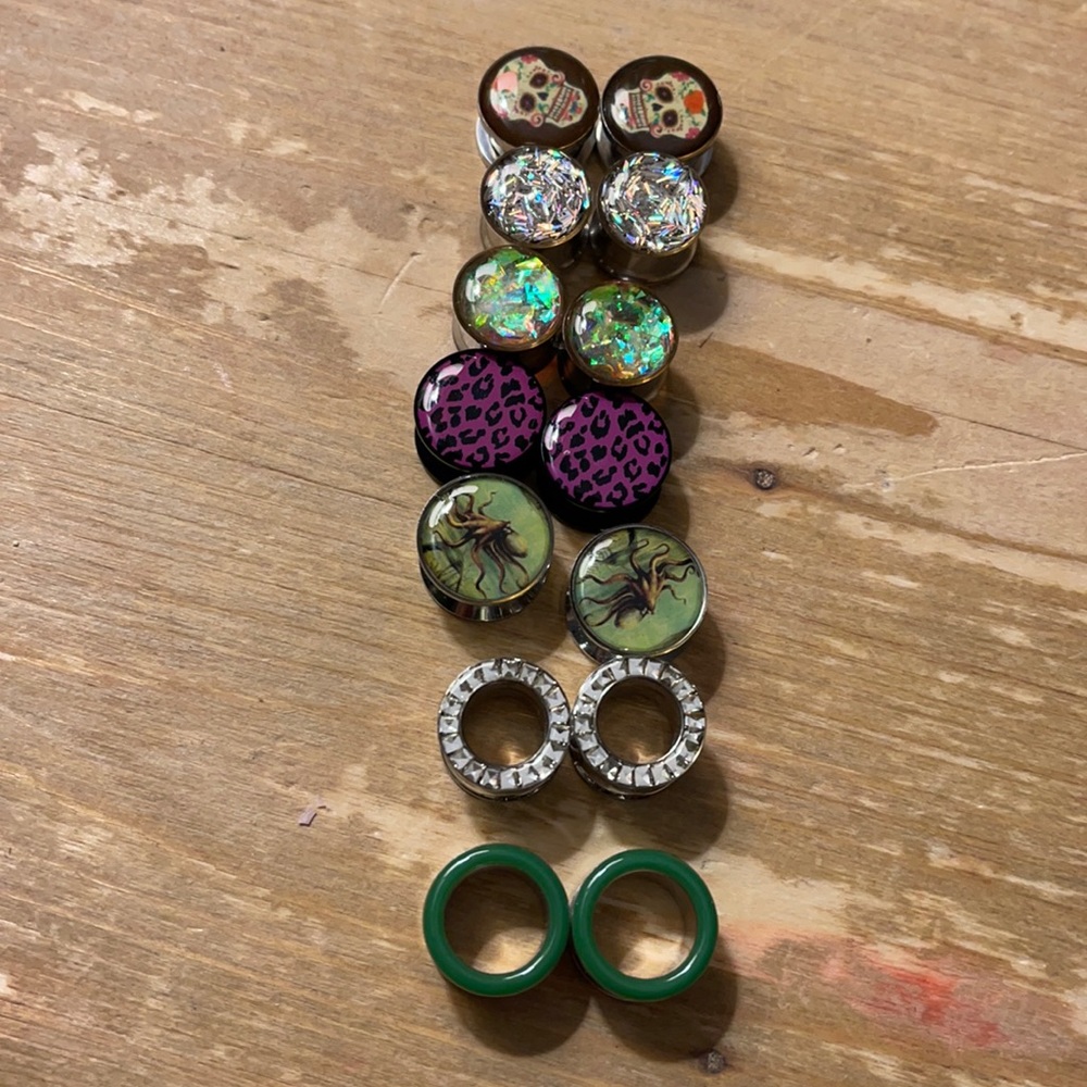 23 pair of 14mm 9/16”gauge earrings